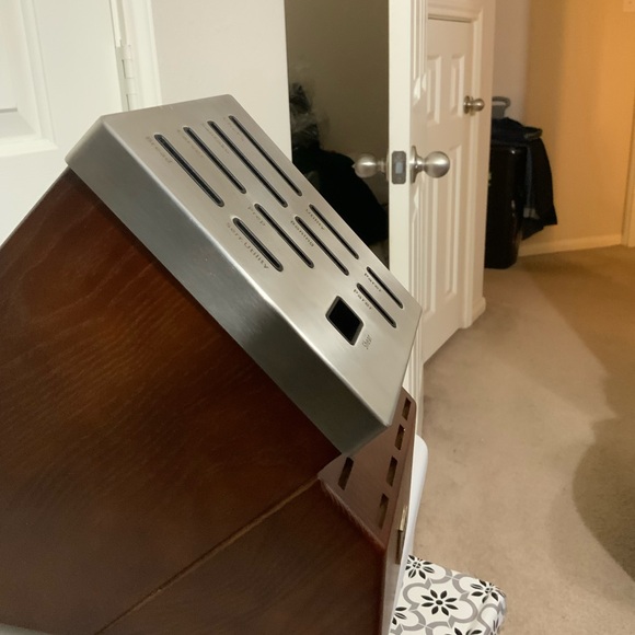 Henckels Forged Accent 20 Piece Self Sharpening Knife Block. - Picture 4 of 6